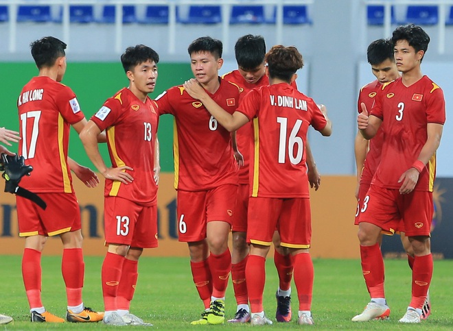 Người hùng U23 Việt Nam bị túm tóc, ôm hôn ăn mừng sau bàn thắng lịch sử vào lưới U23 Hàn Quốc - Ảnh 2.