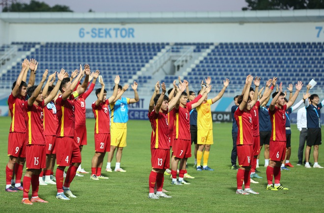 H&agrave;ng chục CĐV Uzbekistan đến cổ vũ U23 Việt Nam đấu U23 H&agrave;n Quốc - Ảnh 9.