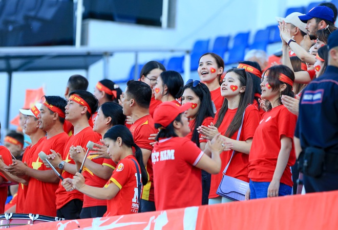 H&agrave;ng chục CĐV Uzbekistan đến cổ vũ U23 Việt Nam đấu U23 H&agrave;n Quốc - Ảnh 5.