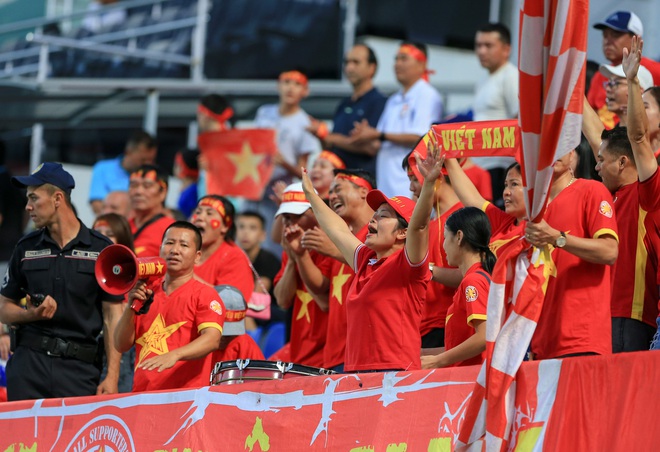 H&agrave;ng chục CĐV Uzbekistan đến cổ vũ U23 Việt Nam đấu U23 H&agrave;n Quốc - Ảnh 3.