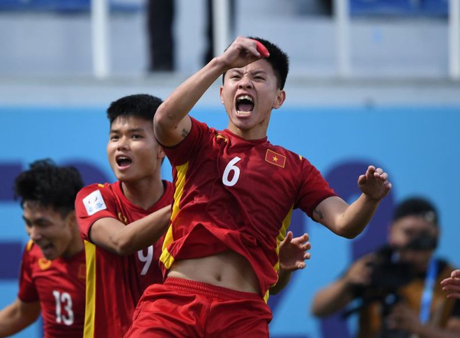 B&aacute;o Trung Quốc cho&aacute;ng v&aacute;ng: U23 Việt Nam kh&aacute;c xưa nhiều qu&aacute;, họ c&ograve;n su&yacute;t thắng cả H&agrave;n Quốc - Ảnh 1.