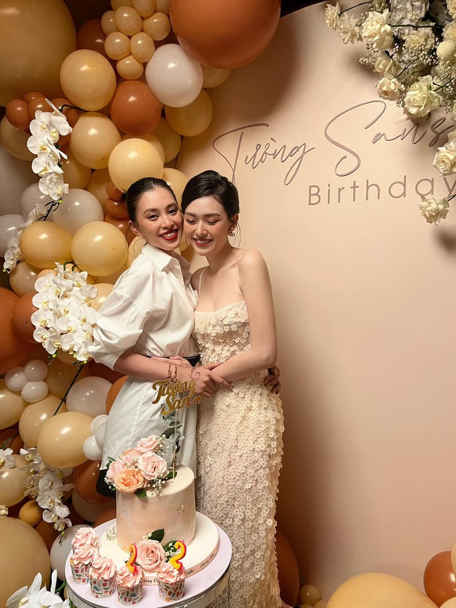 Hoa hậu Thùy Tiên diện mốt khoe nội y nóng bỏng dự tiệc sinh nhật Á hậu Tường San - Ảnh 6.