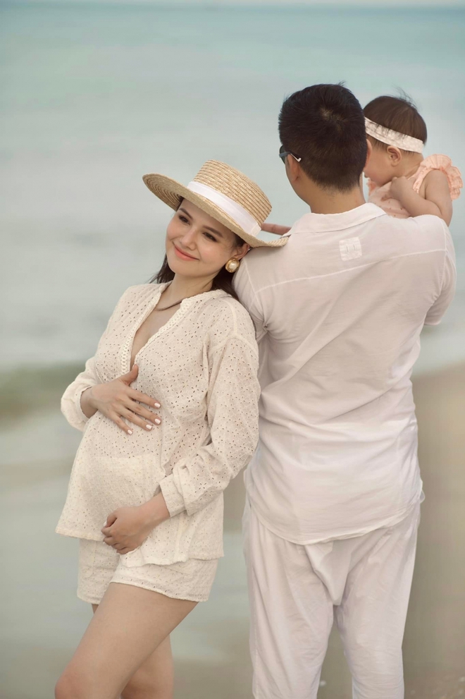Phanh Lee khoe ảnh bầu lần 2 với ông xã đại gia bất động sản - Ảnh 2. Phanh Lee khoe ảnh bầu lần 2 với ông xã đại gia bất động sản - Ảnh 2.