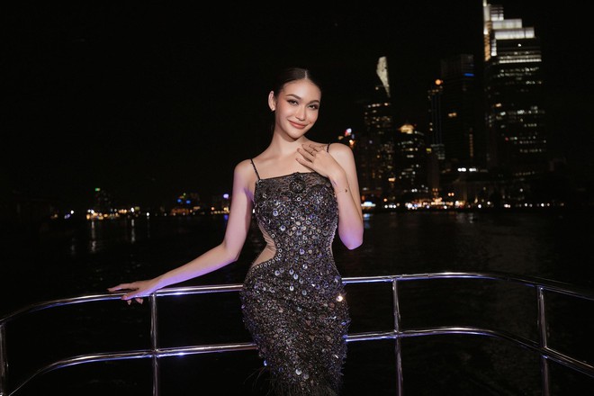 Hoa hậu Th&ugrave;y Ti&ecirc;n diện v&aacute;y trắng thanh lịch dự dạ tiệc c&ugrave;ng Mr. Nawat v&agrave; Hoa hậu H&ograve;a b&igrave;nh Th&aacute;i Lan - Ảnh 15.