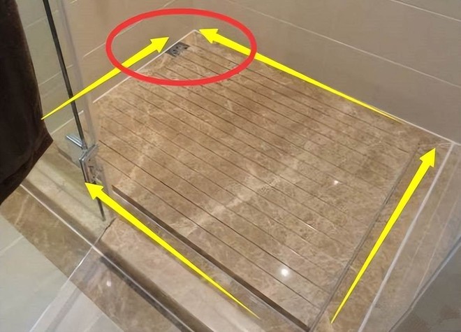 Học cách thiết kế này trong phòng tắm để sàn nhà lúc nào cũng khô thoáng, không có mùi - Ảnh 3.