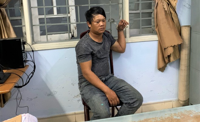 Bắt kẻ cầm k&eacute;o đ&acirc;m chết bạn v&igrave; m&acirc;u thuẫn trong l&uacute;c ăn nhậu - Ảnh 1.