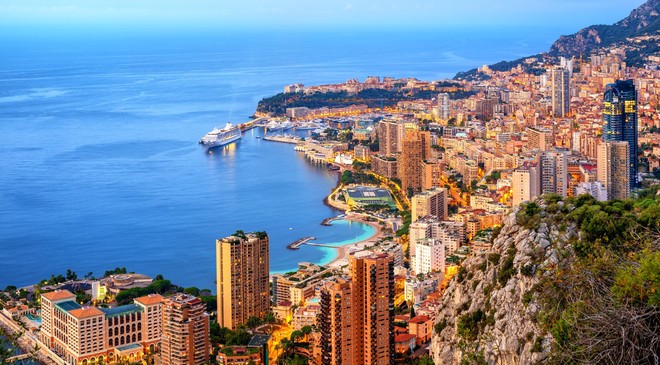 Giải mã quốc gia kỳ lạ Monaco, nơi các triệu phú cũng phải vật lộn tìm mảnh đất cắm dùi - Ảnh 2.