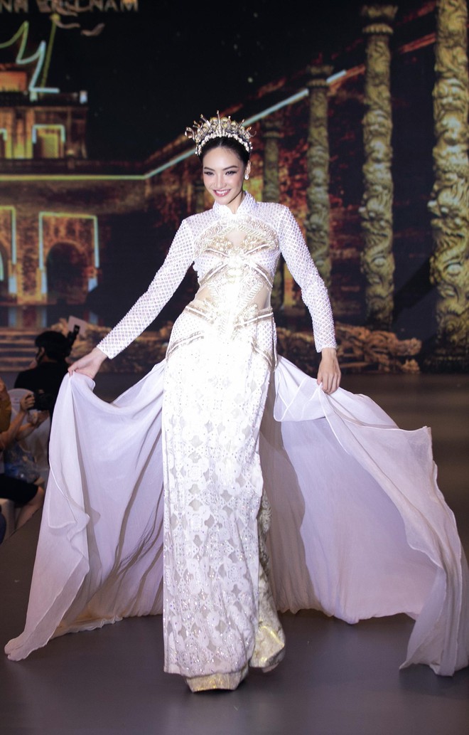 Thùy Tiên và Top 10 Miss Grand Thái Lan khiến khán giả mãn nhãn với màn trình diễn áo dài lộng lẫy - Ảnh 6.