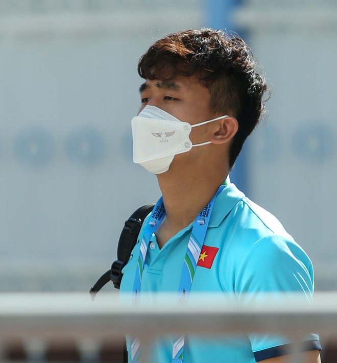 Kh&ocirc;ng thi đấu, hai cầu thủ U23 Việt Nam vẫn phải kiểm tra doping sau trận thắng U23 Malaysia - Ảnh 1.