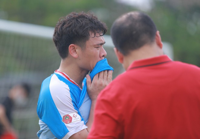 Duy Mạnh chấn thương, chắc chắn vắng mặt ở trận đá bù với Nam Định tại V.League 2022 - Ảnh 6.