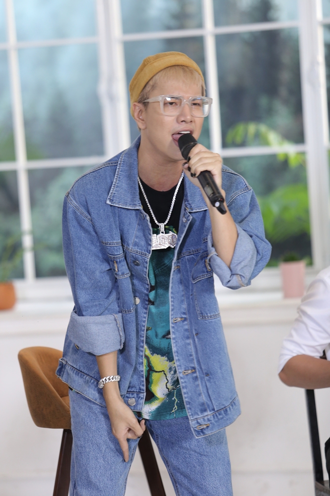 Lou Ho&agrave;ng lần đầu t&aacute;i xuất show truyền h&igrave;nh sau cơn bệnh liệt cơ mặt - Ảnh 4.