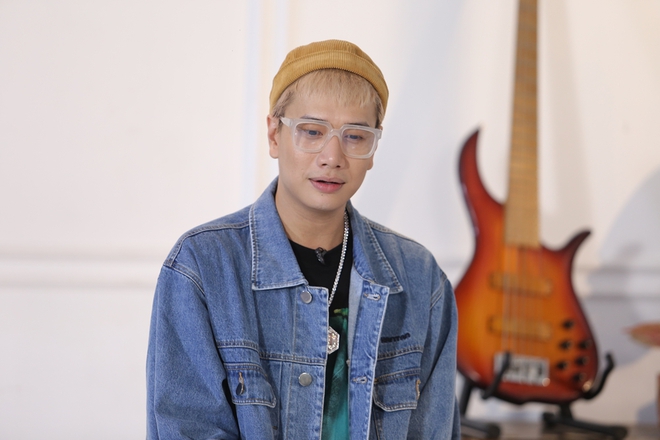 Lou Ho&agrave;ng lần đầu t&aacute;i xuất show truyền h&igrave;nh sau cơn bệnh liệt cơ mặt - Ảnh 1.