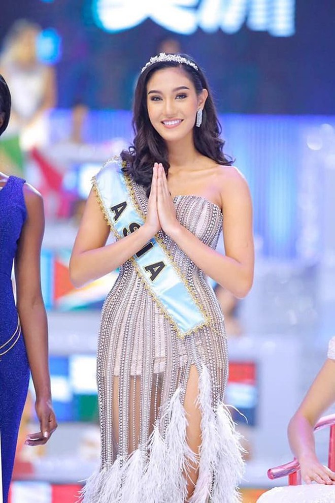 Đối thủ cũ của Tiểu Vy tạm gác danh hiệu Á hậu 1 Miss World để kiếm tấm vé đến với Miss Universe - Ảnh 1.