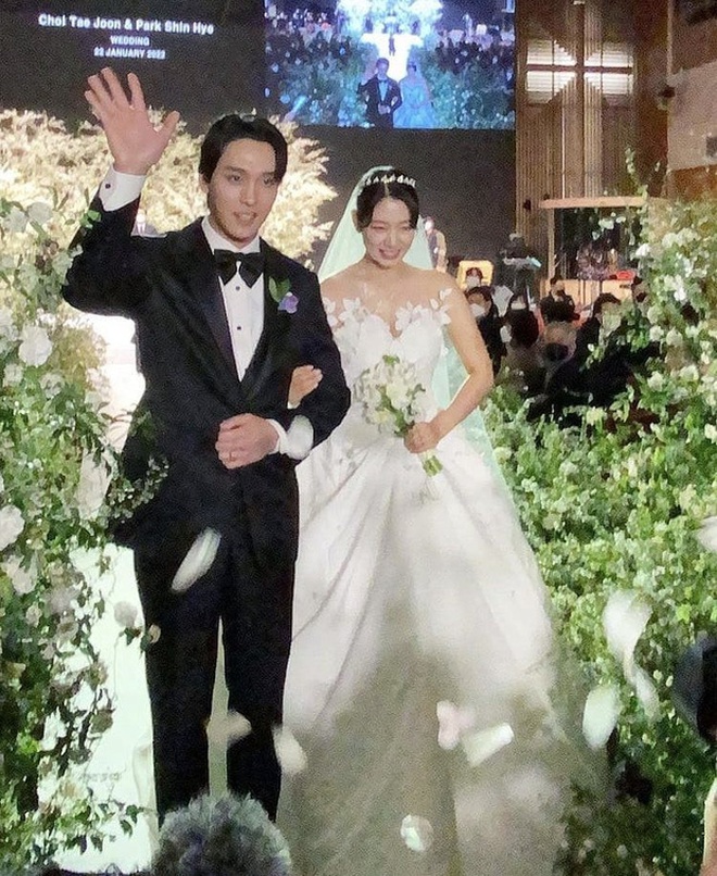 Lee Hong Ki hé lộ chuyện chưa kể trong đám cưới Park Shin Hye, tâm điểm là biểu cảm của D.O. trước IU, Lee Min Ho và dàn khách - Ảnh 7.