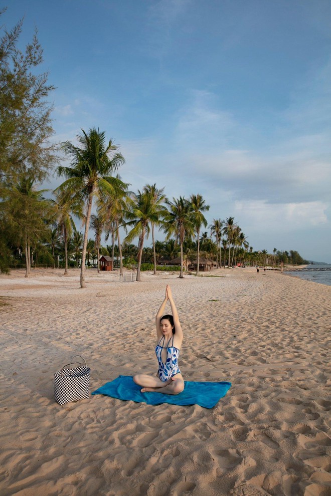 Hoa hậu Gi&aacute;ng My tự tin khoe sắc v&oacute;c n&oacute;ng bỏng với &aacute;o tắm cut-out ở tuổi ngũ tuần - Ảnh 5.