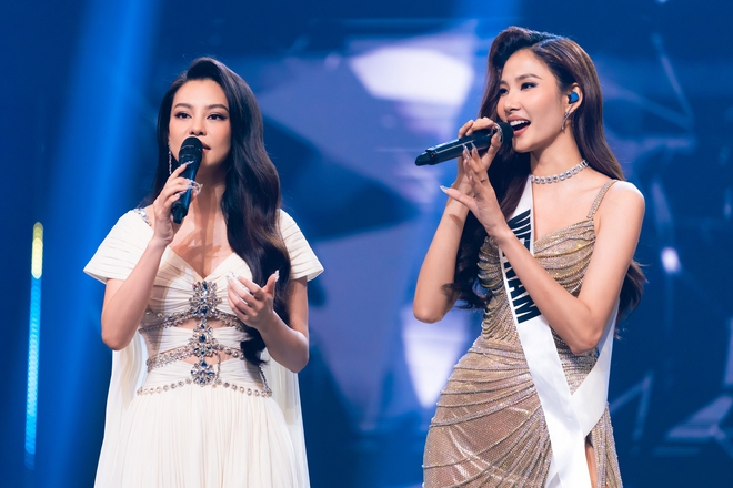 Ho&agrave;ng Th&ugrave;y t&aacute;i hiện s&acirc;n khấu Miss Universe 2019 tại Trời sinh một cặp - Ảnh 4.