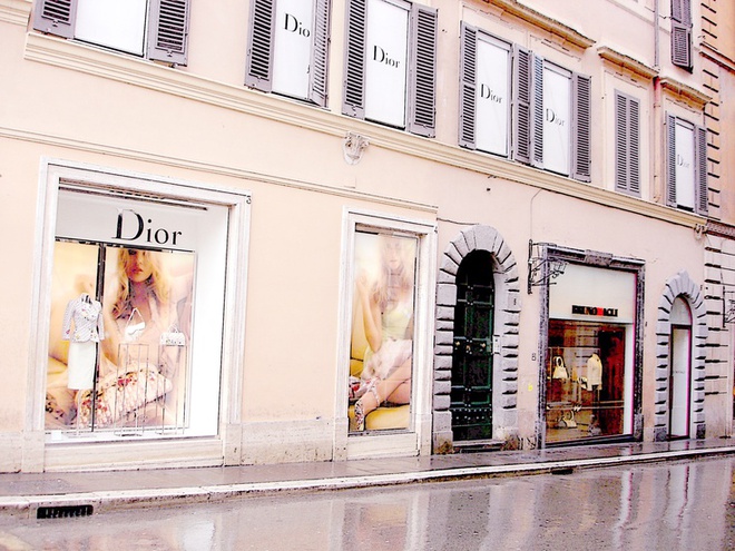 Dior kiện Valentino vì tụ tậpcản trở kinh doanh, đòi bồi thường hơn 2 tỷ đồng! - Ảnh 6.
