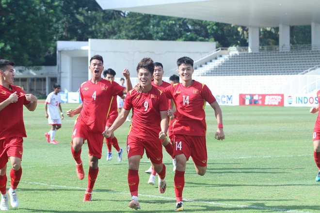  Ph&oacute;ng vi&ecirc;n Indonesia: H&agrave;ng thủ Malaysia mong manh, U19 Việt Nam đủ sức dội mưa b&agrave;n thắng - Ảnh 1.
