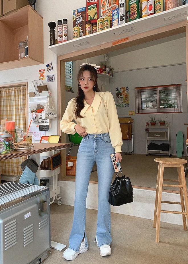 4 kiểu áo là &quot;cạ cứng&quot; của quần jeans ống loe, muốn có vẻ ngoài sành điệu thì bạn nên sắm gấp - Ảnh 7.