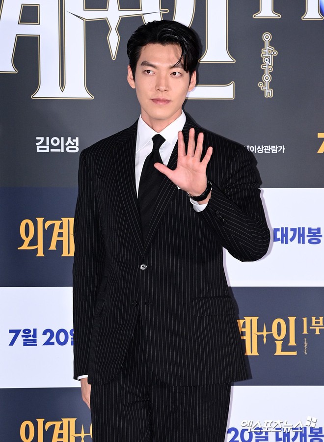 Họp báo quy tụ cả dàn sao hạng A: Bộ đôi tài tử Kim Woo Bin - So Ji Sub như siêu mẫu, lu mờ thị hậu Baeksang Kim Tae Ri - Ảnh 4.