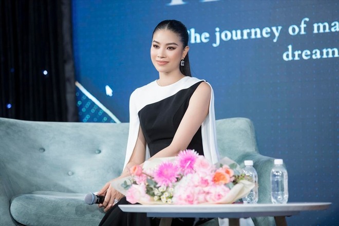 Phạm Hương ph&aacute;t ng&ocirc;n g&acirc;y tranh c&atilde;i: M&igrave;nh chấp nhận l&agrave; người b&igrave;nh thường, nhường lại h&agrave;o quang, sự toả s&aacute;ng cho c&aacute;c bạn kh&aacute;c - Ảnh 1.