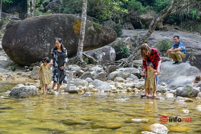 Chiêm ngưỡng thác nước hùng vĩ, ảo diệu giữa đại ngàn xứ Thanh - Ảnh 4.