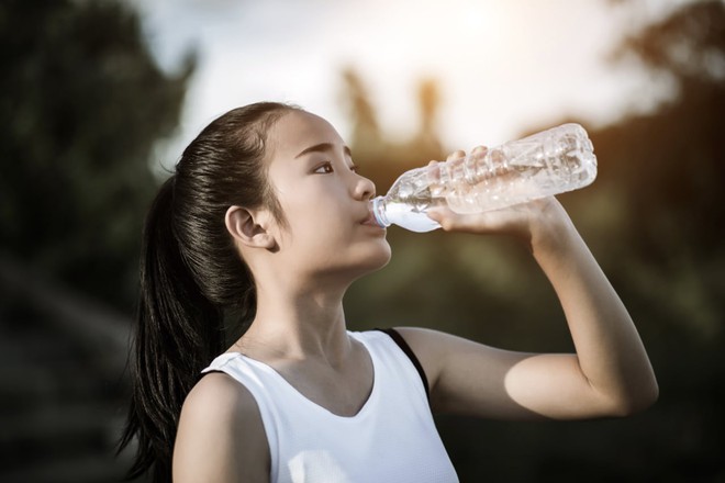 Người thông minh thường có 6 kiểu uống nước lọc, vừa hút mỡ bụng, vừa giảm cân nhanh mà không cần tập luyện - Ảnh 2.