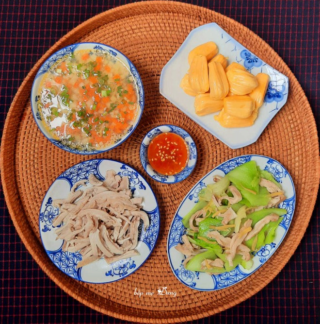 Thực đơn cơm nh&agrave; 100K của b&agrave; mẹ L&acirc;m Đồng khiến hội chị em trầm trồ khen ngợi - Ảnh 2.