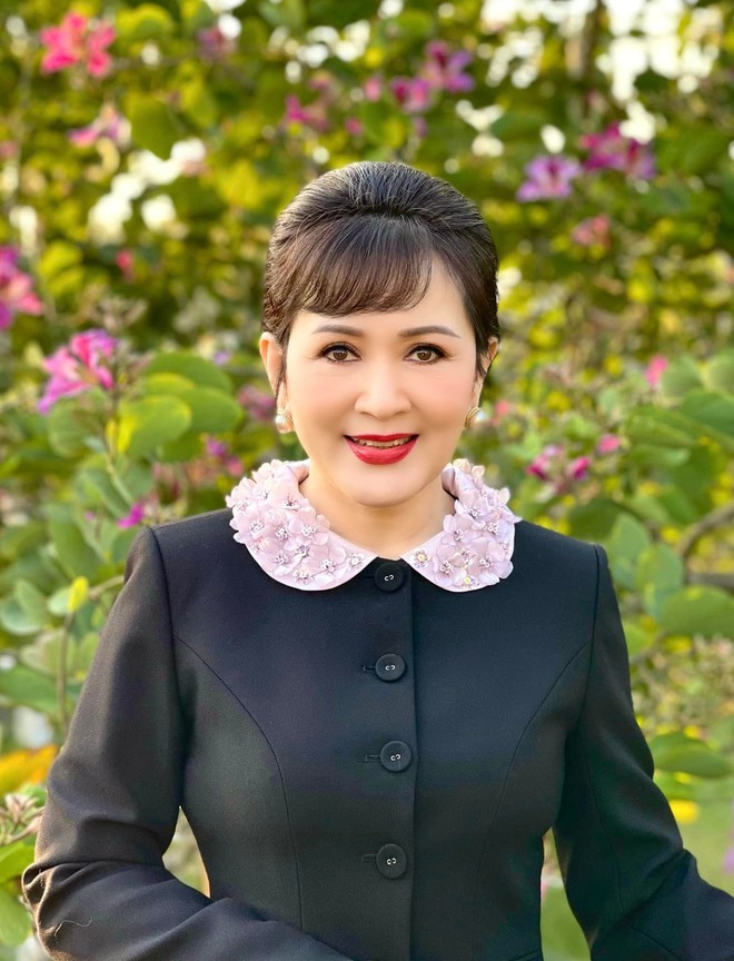 NSND Minh Hòa: Nhan sắc bất chấp thời gian, tuổi xế chiều sống bình lặng, hạnh phúc - Ảnh 9.