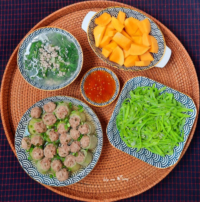 Thực đơn cơm nh&agrave; 100K của b&agrave; mẹ L&acirc;m Đồng khiến hội chị em trầm trồ khen ngợi - Ảnh 5.