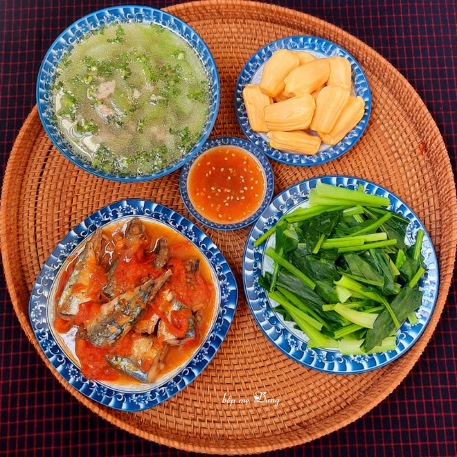 Thực đơn cơm nh&agrave; 100K của b&agrave; mẹ L&acirc;m Đồng khiến hội chị em trầm trồ khen ngợi - Ảnh 6.