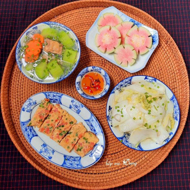 Thực đơn cơm nh&agrave; 100K của b&agrave; mẹ L&acirc;m Đồng khiến hội chị em trầm trồ khen ngợi - Ảnh 9.