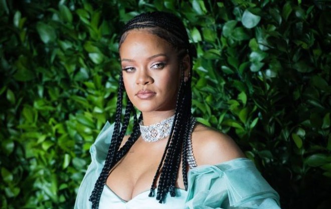 Rihanna: Từ tuổi thơ nghèo đến tỷ phú tự thân trẻ nhất - Ảnh 2.