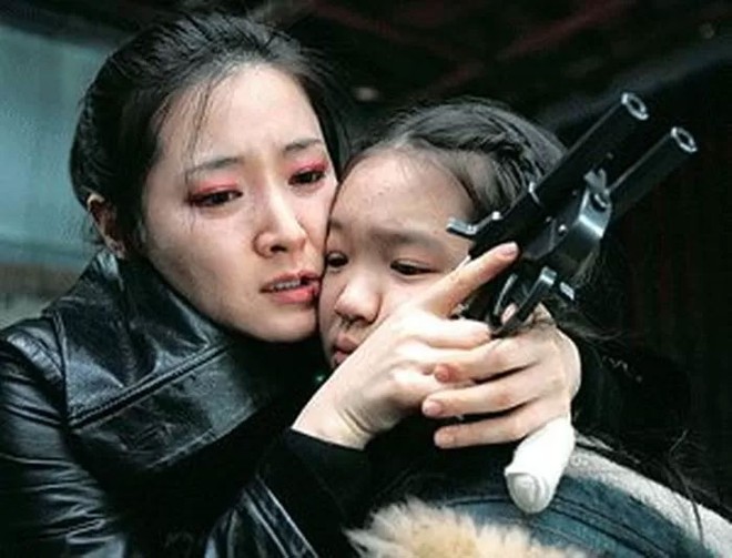 Không thể tin đây chính là thần đồng diễn xuất một thời: Con gái Lee Young Ae giờ đã thành quân nhân xịn rồi! - Ảnh 2.
