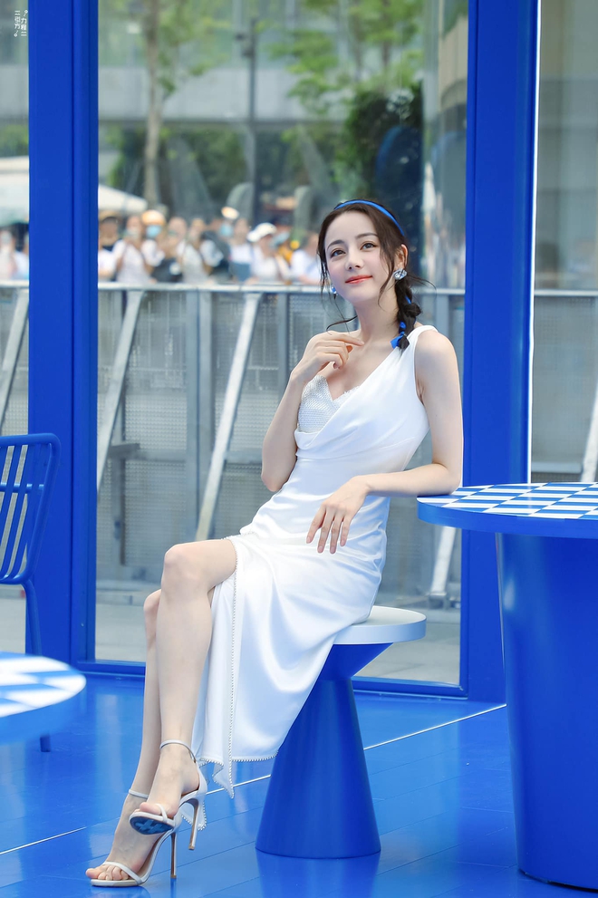 Nhiệt Ba c&acirc;n đẹp cả d&agrave;n sao Kbiz khi đụng h&agrave;ng, từ Jennie đến Joy m&agrave; chẳng hề l&eacute;p vế - Ảnh 2.