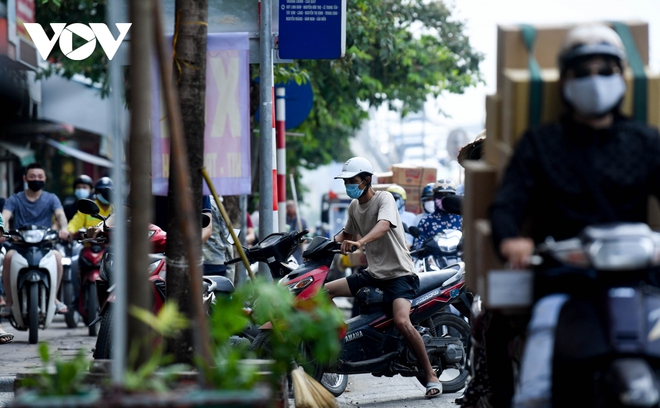 Vì sao Sở GTVT Hà Nội vẫn chưa thể tách riêng làn ô tô trên đường Nguyễn Trãi? - Ảnh 3.