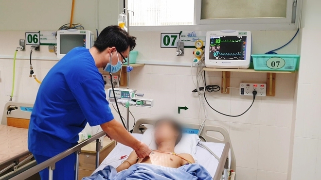 Nuốt mảnh thuỷ tinh, diễn vi&ecirc;n xiếc bị r&aacute;ch dạ d&agrave;y chảy m&aacute;u ồ ạt - Ảnh 1.