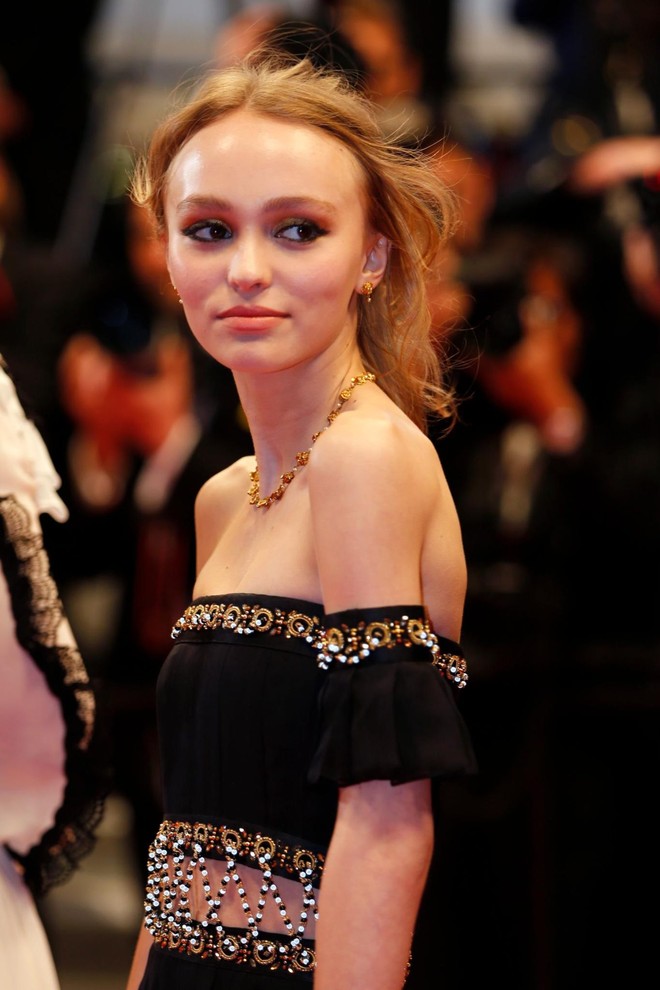 cannes-lily-depp-10439076--16581199575461330470741.jpg