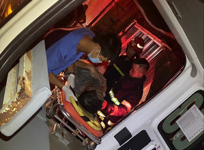 Hà Nội: Cảnh sát cứu sống 4 người sau vụ cháy tại ngôi nhà 5 tầng trong đêm - Ảnh 3.
