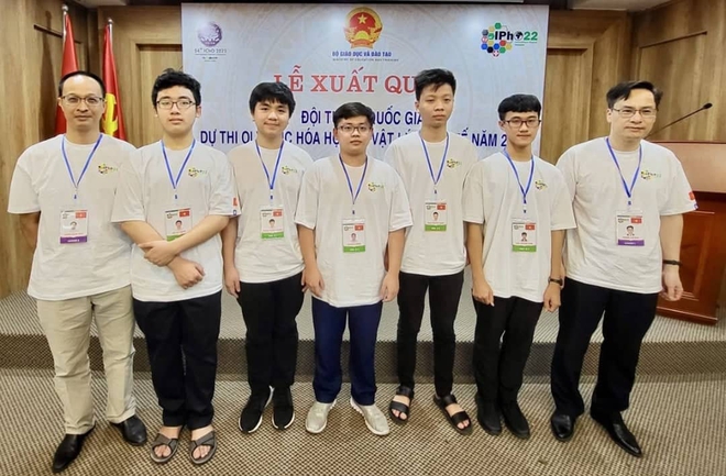 Gặp chủ nhân tấm HCV Olympic Vật lý Quốc tế 2022: Chỉ có 1 tháng ôn luyện, dành 5 tiếng/ tối làm lại đề các năm cũ - Ảnh 1.