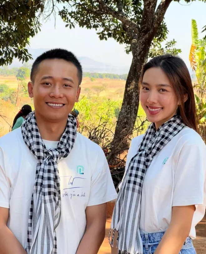 Thùy Tiên và Quang Linh Vlog - cặp đôi đang được đẩy thuyền nhiệt tình nhất Vbiz: Dù ngượng ngùng nhưng tương tác nào cũng khiến fan phấn khích - Ảnh 2.