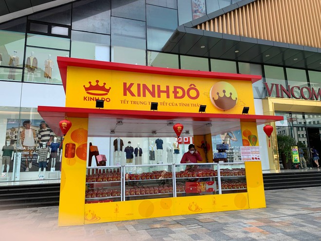 H&agrave; Nội: B&aacute;nh Trung thu xuống phố, gi&aacute; nhỉnh hơn so với năm ngo&aacute;i - Ảnh 1.