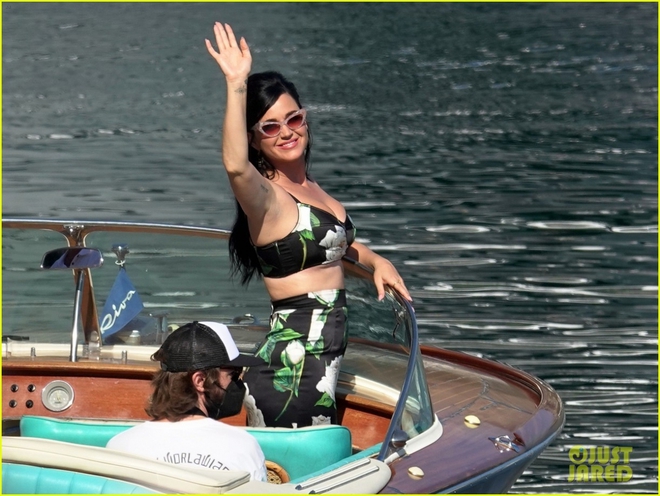 Katy Perry thả dáng quyến rũ trong buổi chụp hình quảng cáo ở Italy - Ảnh 4.