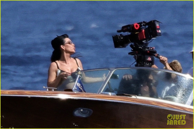 Katy Perry thả dáng quyến rũ trong buổi chụp hình quảng cáo ở Italy - Ảnh 6.