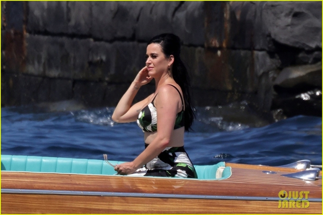 Katy Perry thả dáng quyến rũ trong buổi chụp hình quảng cáo ở Italy - Ảnh 7.