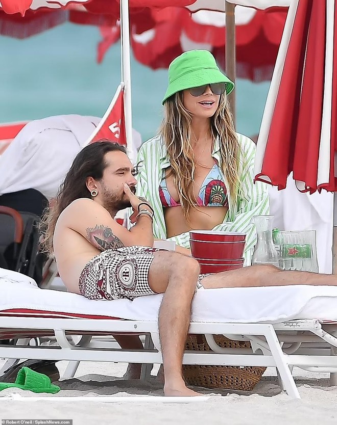 Heidi Klum gợi cảm với bikini ở tuổi 49, c&ugrave;ng chồng k&eacute;m 16 tuổi t&igrave;nh tứ tr&ecirc;n b&atilde;i biển - Ảnh 7.