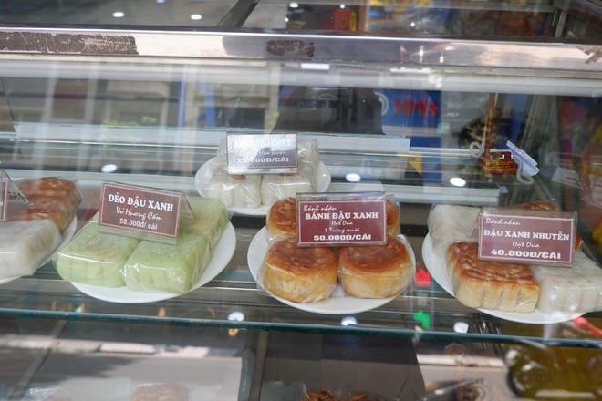 H&agrave; Nội: B&aacute;nh Trung thu xuống phố, gi&aacute; nhỉnh hơn so với năm ngo&aacute;i - Ảnh 8.