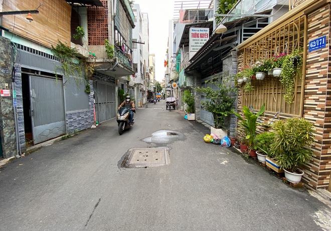 Cận cảnh những con hẻm ở TP.HCM trước v&agrave; sau khi người d&acirc;n hiến đất mở rộng - Ảnh 15.