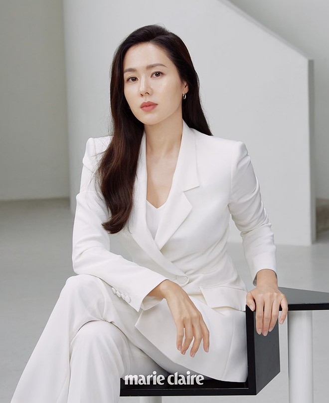 Vợ chồng Hyun Bin - Son Ye Jin khoe nhan sắc chuẩn tường thành trên tạp chí sau khi kết hôn - Ảnh 1.