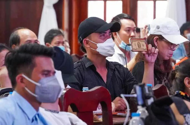 Vụ Tịnh thất Bồng Lai: Hàng trăm người tập trung theo dõi phiên tòa qua màn hình chiếu - Ảnh 3.